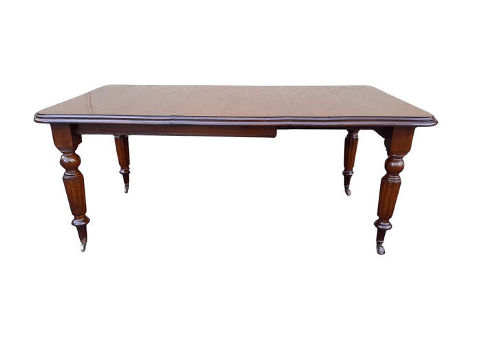 A 20th Century Victorian Style Mahogany Extending Dining Table Seats 8 on Brass Castors (8 Seater)