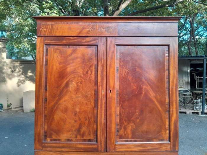 An Early 20th Century Circa 1920 Georgian Styled Flamme Mahogany Inlaid  Linen Press with Shelves