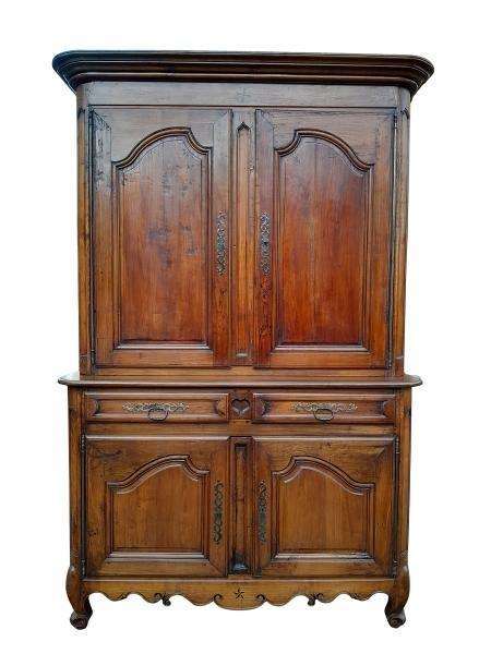 An Antique 18th Century French Louis XV Carved Walnut Buffet Deux Corps / Cabinet / Drinks Cabinet