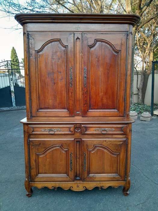 An Antique 18th Century French Louis XV Carved Walnut Buffet Deux Corps / Cabinet / Drinks Cabinet