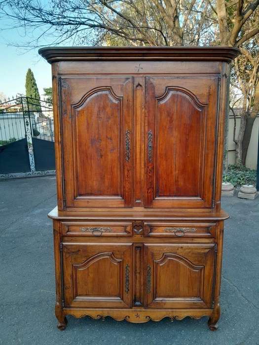 An Antique 18th Century French Louis XV Carved Walnut Buffet Deux Corps / Cabinet / Drinks Cabinet