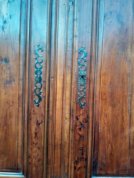 An Antique 18th Century French Louis XV Carved Walnut Buffet Deux Corps / Cabinet / Drinks Cabinet