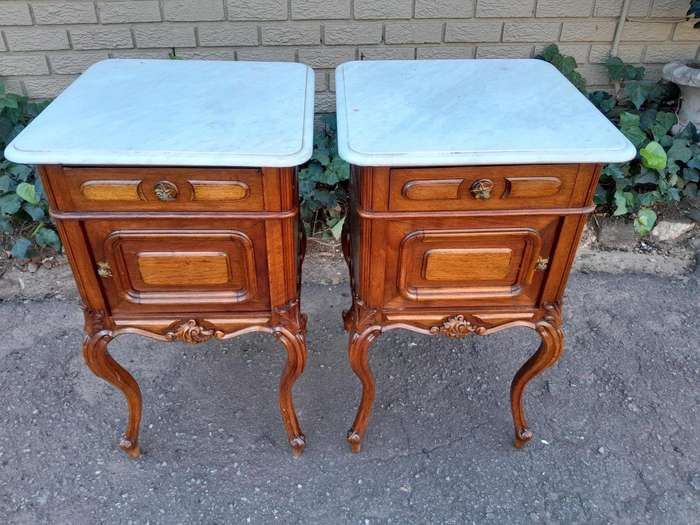 An Antique 19th Century Circa 1880s Pair Of French Carved Walnut And Marble Top Bedside Tables ...