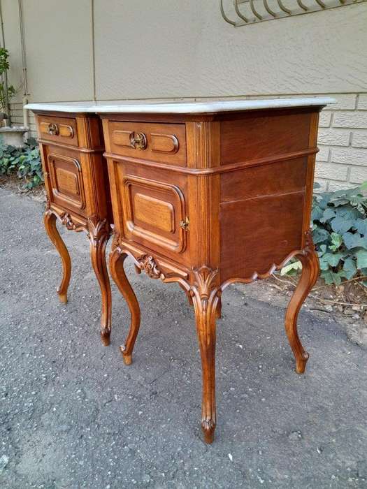 An Antique 19th Century Circa 1880s Pair Of French Carved Walnut And Marble Top Bedside Tables ...