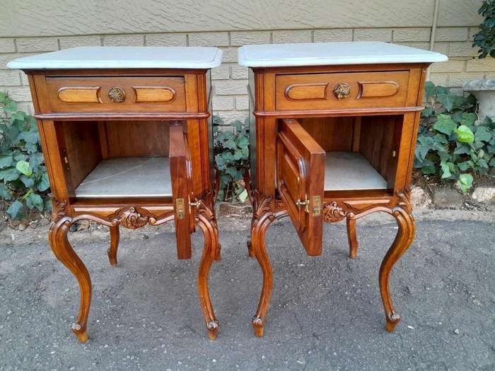 An Antique 19th Century Circa 1880s Pair Of French Carved Walnut And Marble Top Bedside Tables ...