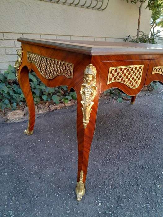 A 20th Century French Louix XVI Style Walnut Desk / Writing Table / Bureau Plat With Gilt Tooled ...