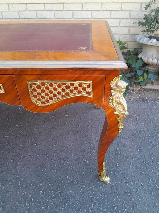 A 20th Century French Louix XVI Style Walnut Desk / Writing Table / Bureau Plat With Gilt Tooled ...