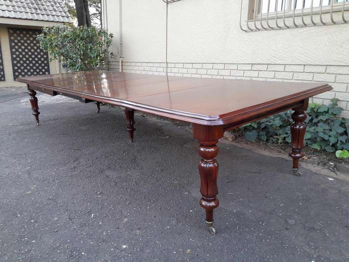 An Antique  Circa 1880s Victorian Mahogany Extending Dining Table On Castors With Four Leaves A...