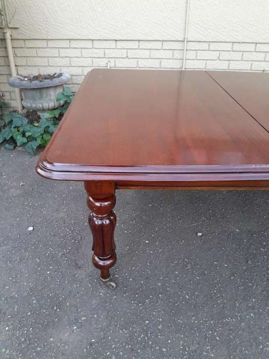 An Antique  Circa 1880s Victorian Mahogany Extending Dining Table On Castors With Four Leaves A...