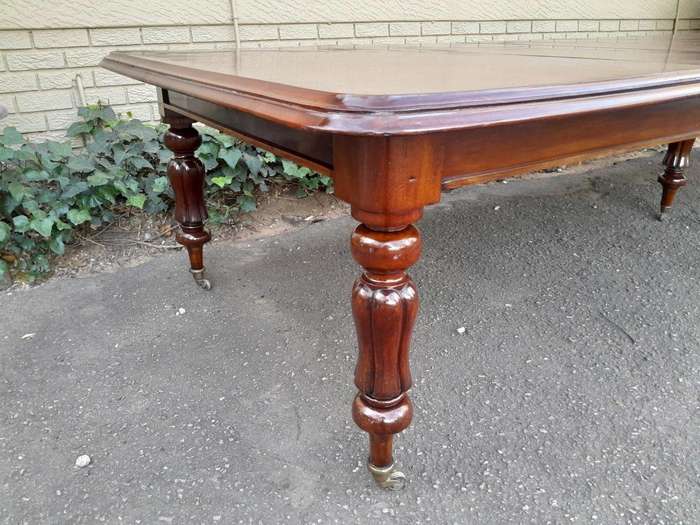 An Antique  Circa 1880s Victorian Mahogany Extending Dining Table On Castors With Four Leaves A...