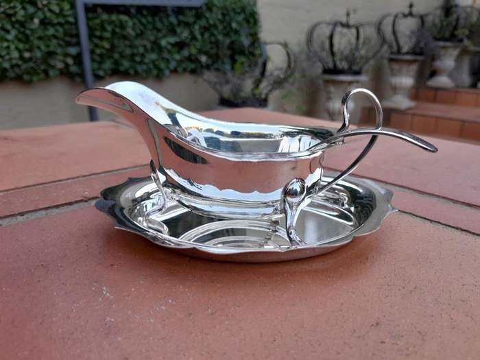 A Mid 20TH Century Elizabeth II Silver Viner's Ltd, Sheffield, Gravy  /  Sauce Boat Silver (250g ...