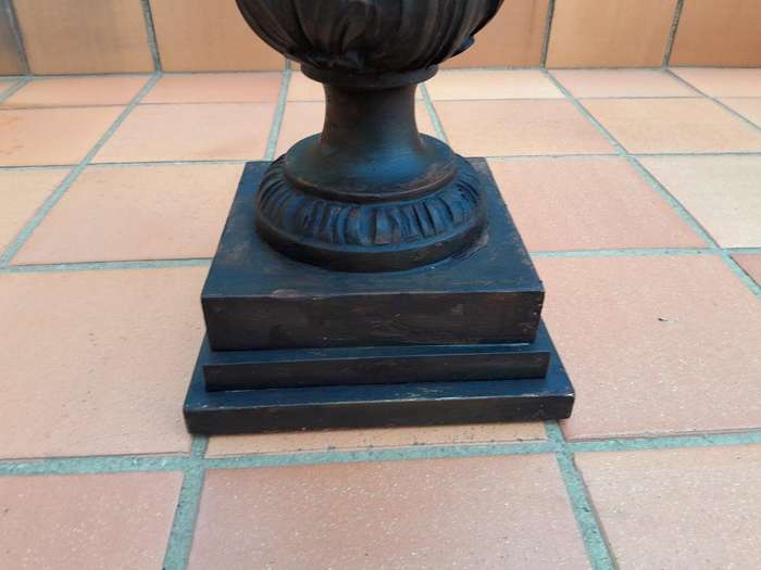 20th Century French Ornately Carved  and Hand Gilded Wooden Table Lamp