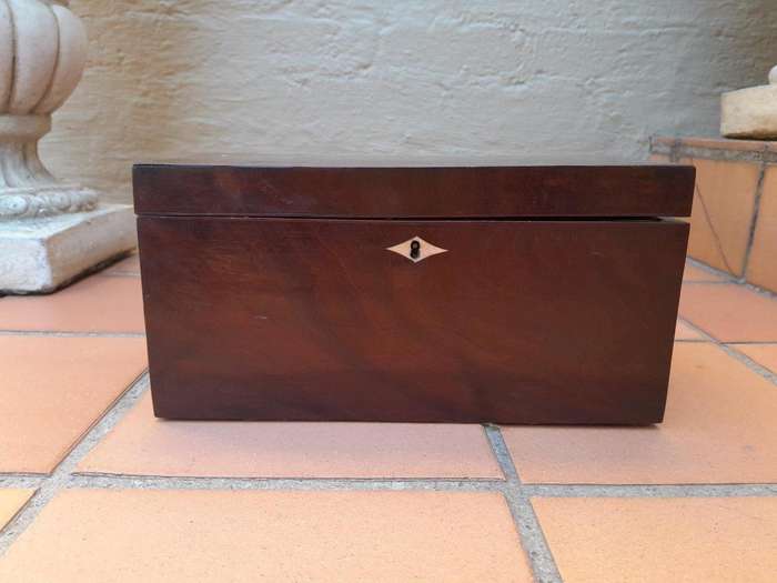 Early 19th Century Mahogany Tea Caddy With Mixing Bowl