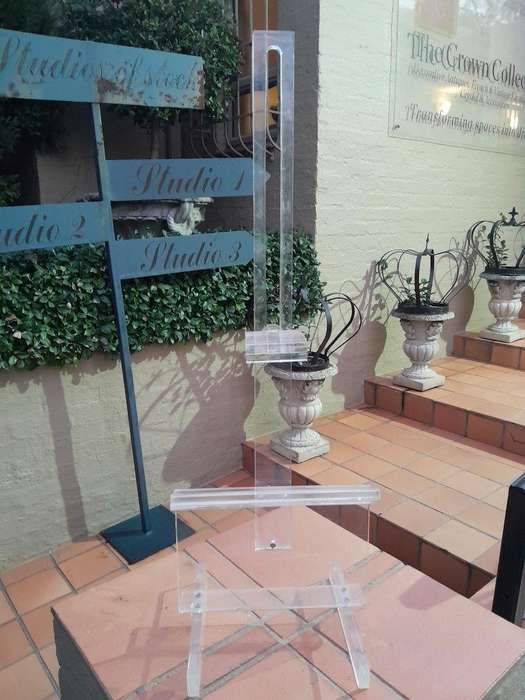 A 20th Century Perspex Easel