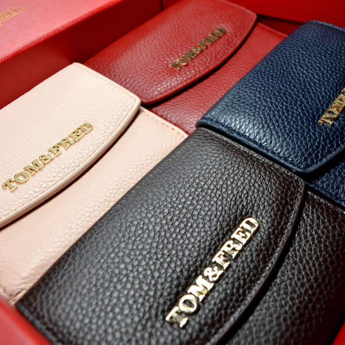 Retail: R2999.00 Tom & Fred London® "Celtic" Genuine Leather Pebble Purse in RED
