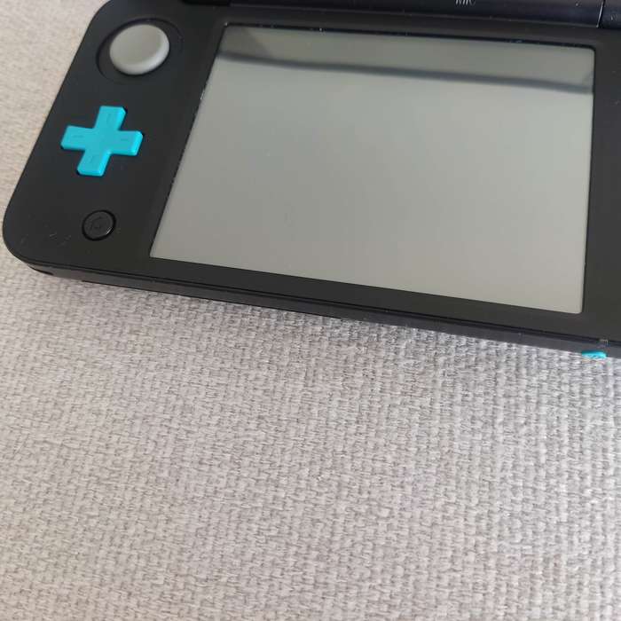 `New` Nintendo 2DSXL Console +original charger +box