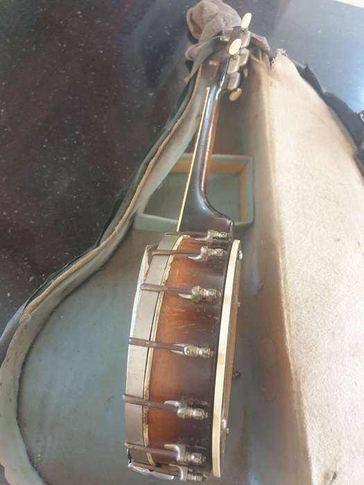 Gibson banjo ukele from the 1920`s in original case