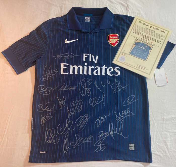 (Arsenal 09/10 away jersey) signed