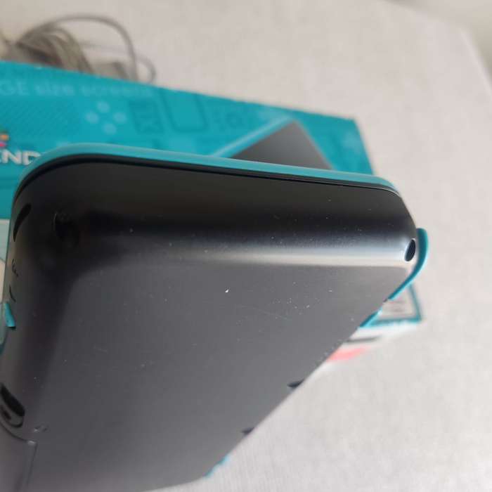 `New` Nintendo 2DSXL Console +original charger +box