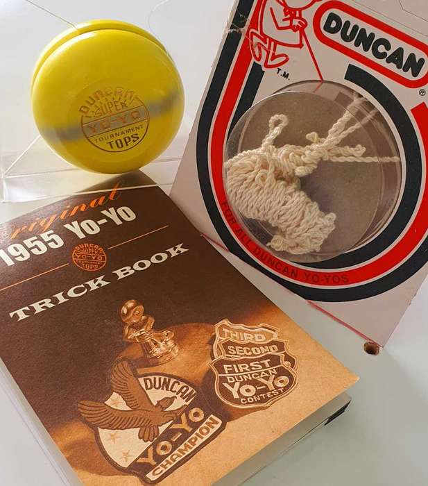 ORIGINAL 1955 DUNCAN SUPER YOYO WITH TRICK BOOK +++