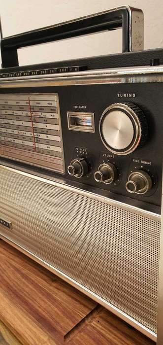 Rare 1969 National Panasonic model RF 5000 am/fm world radio in Working condition !!
