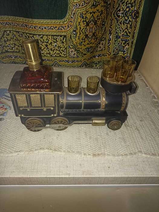 Iron horse whisky set complete.