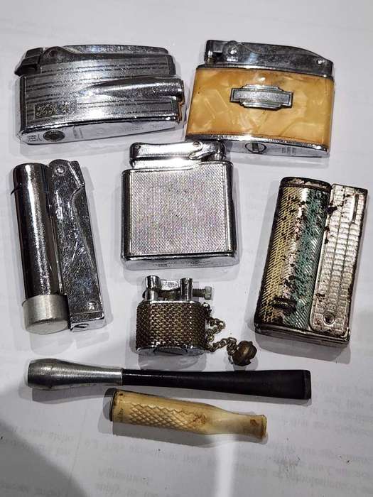 Vintage lighters x6 and 2 cigarette holders - what a find!!