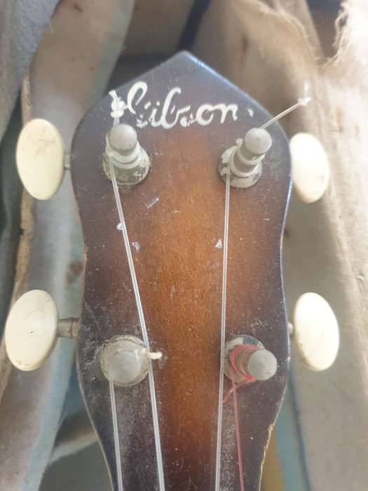 Gibson banjo ukele from the 1920`s in original case