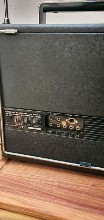 Rare 1969 National Panasonic model RF 5000 am/fm world radio in Working condition !!