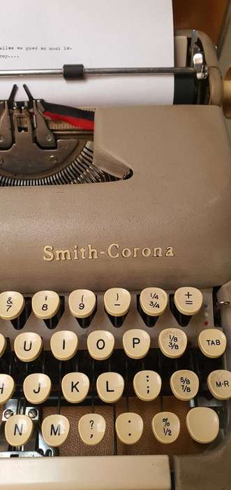 1950's Smith Corona sterling Typewriter in Great Working condition