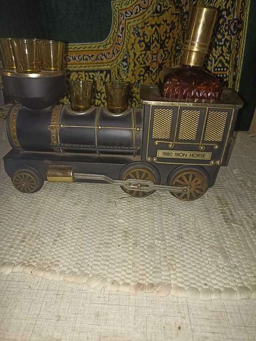 Iron horse whisky set complete.