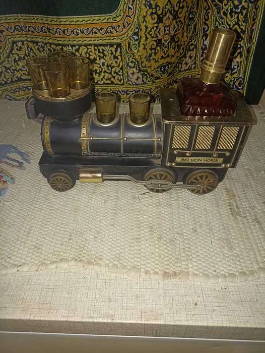 Iron horse whisky set complete.