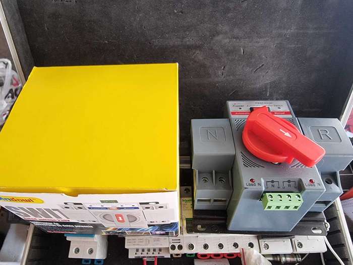 *Crazy* 2 x ATS SINGLE PHASE - AUTOMATIC CHANGE-OVER  SWITCHES