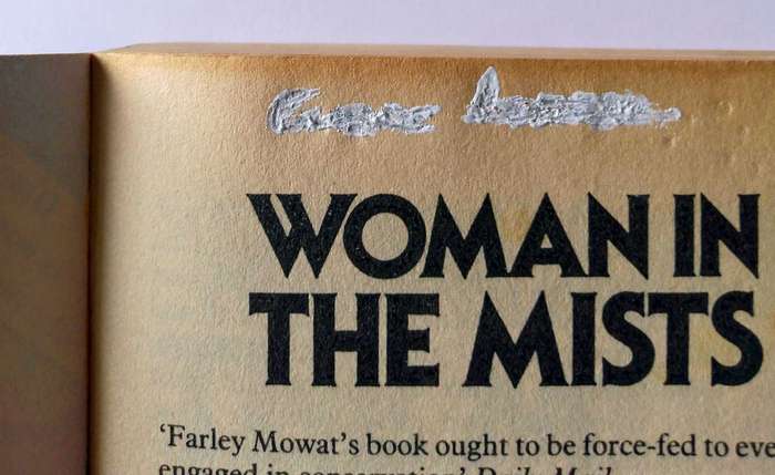 Woman in the Mists: The Story of Dian Fossey and the Mountain Gorillas of Africa by Farley Mowat