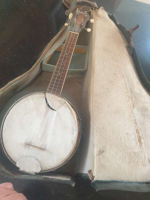 Gibson banjo ukele from the 1920`s in original case