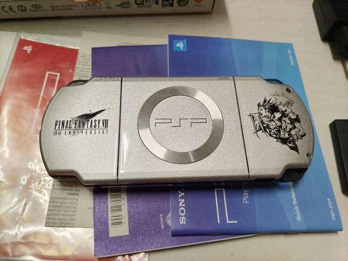 LIMITED EDITION PSP 2000 FINAL FANTASY VII CRISIS CORE
