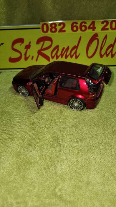 VW Golf R 32 Maisto