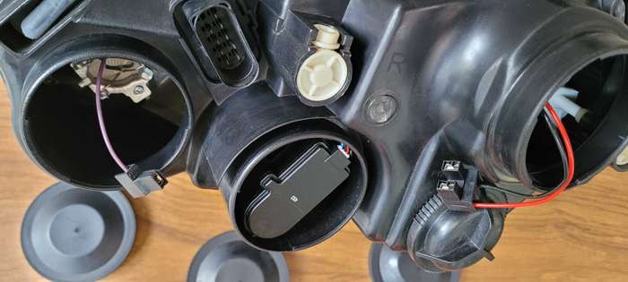VW Polo Right Head Light (PRACTICALLY UNUSED)