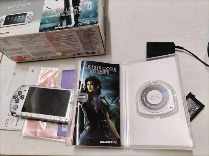 LIMITED EDITION PSP 2000 FINAL FANTASY VII CRISIS CORE