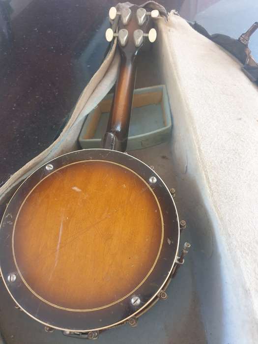 Gibson banjo ukele from the 1920`s in original case