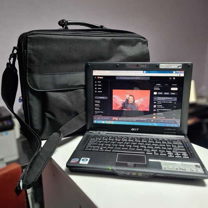 ACER TRAVELMATE 6292. Windows 7 laptop