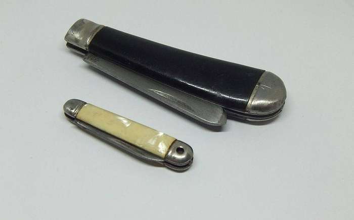 Two vintage folding pocket knives by Richards of Sheffield England