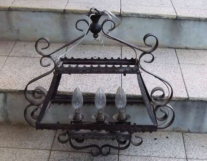 A MUST SEE !! AN AWESOME VINTAGE RUSTIC HANDMADE METAL CHANDELIER !! FIT FOR YOUR CASTLE !!