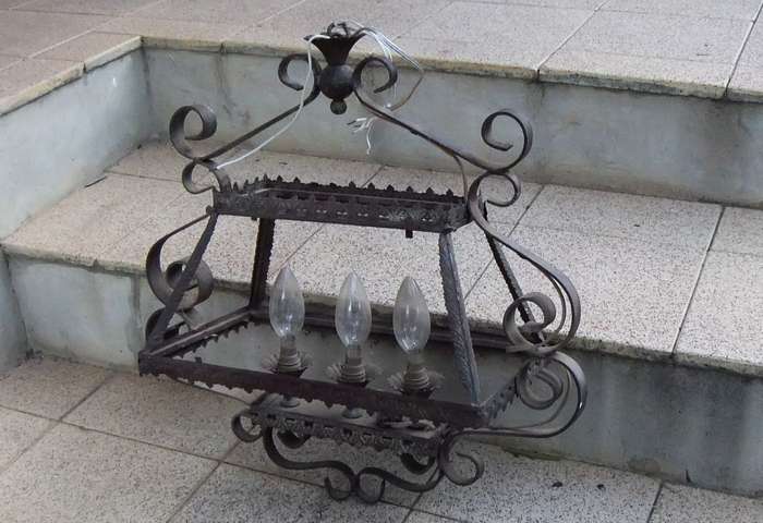 A MUST SEE !! AN AWESOME VINTAGE RUSTIC HANDMADE METAL CHANDELIER !! FIT FOR YOUR CASTLE !!