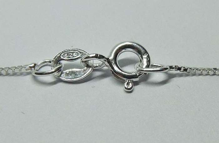 A DETAILED VINTAGE STERLING SILVER CANCER STAR SIGN PENDANT WITH A 42 CM STERLING SILVER NECKLACE !!
