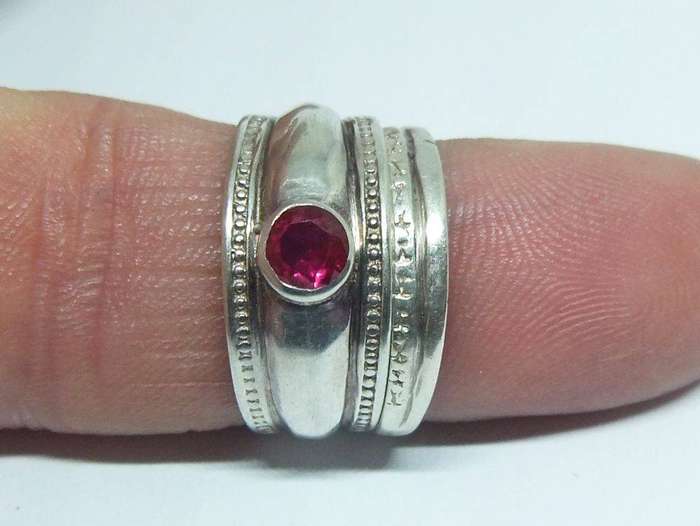 A beautiful two piece sterling silver ring with ruby coloured faceted inset