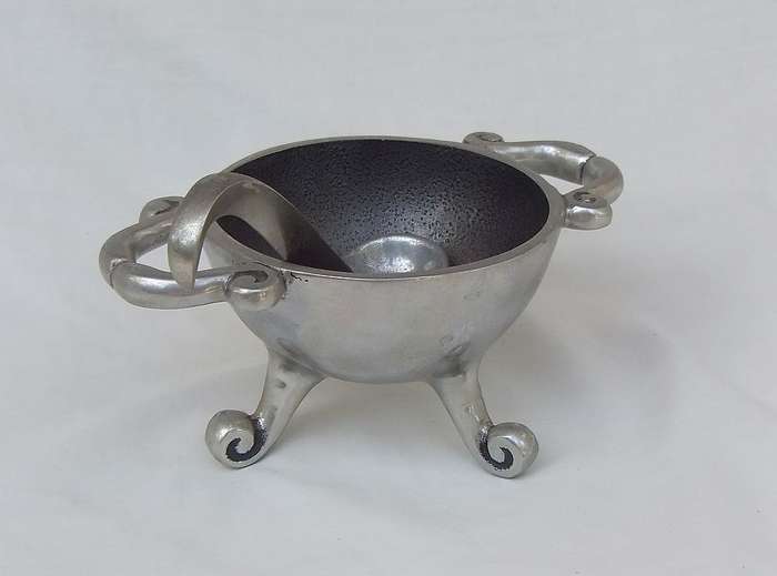 WOW !! A STUNNING CARROL BOYES STYLE CONDIMENT BOWL WITH SPOON IN UNUSED CONDITION !! MUST HAVE !!
