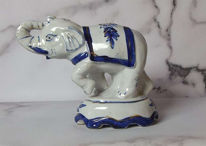AN EYE CATCHING VINTAGE HANDPAINTED AND GLAZED CLAY ELEPHANT ON PLINTH IN EXCELLENT CONDITION