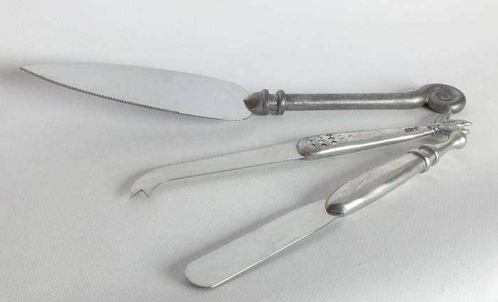 A lot of 3 Carrol Boyes utensils - Cake lifter , cheese knife and butter knife , all marked