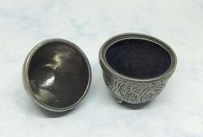 AN ADORABLE VINTAGE EGG SHAPED PEWTER TRINKET BOX WITH MAKERS STAMP ON BASE !! LOOKS IMPORTANT !!